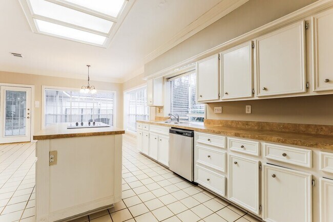 Building Photo - 19427 Atasca Oaks Dr