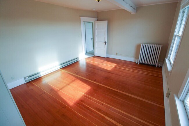 Building Photo - 1212 S Oak St