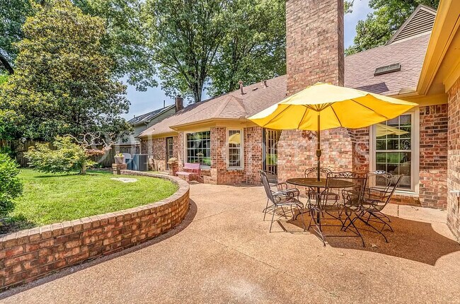 Building Photo - 5981 Diplomat Pl