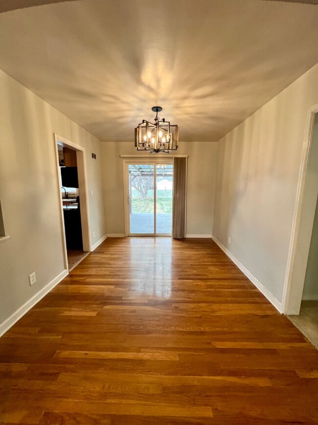 Building Photo - Great Home Close to CFD!