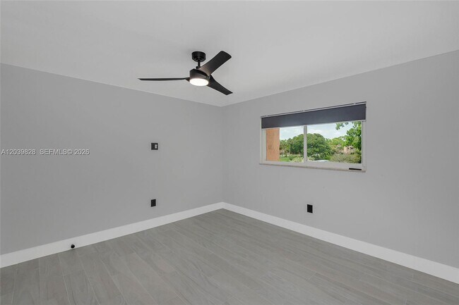 Building Photo - 6653 SW 140th Ave