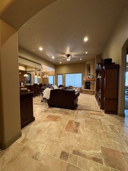 Building Photo - 1761 W Red Cloud Cir