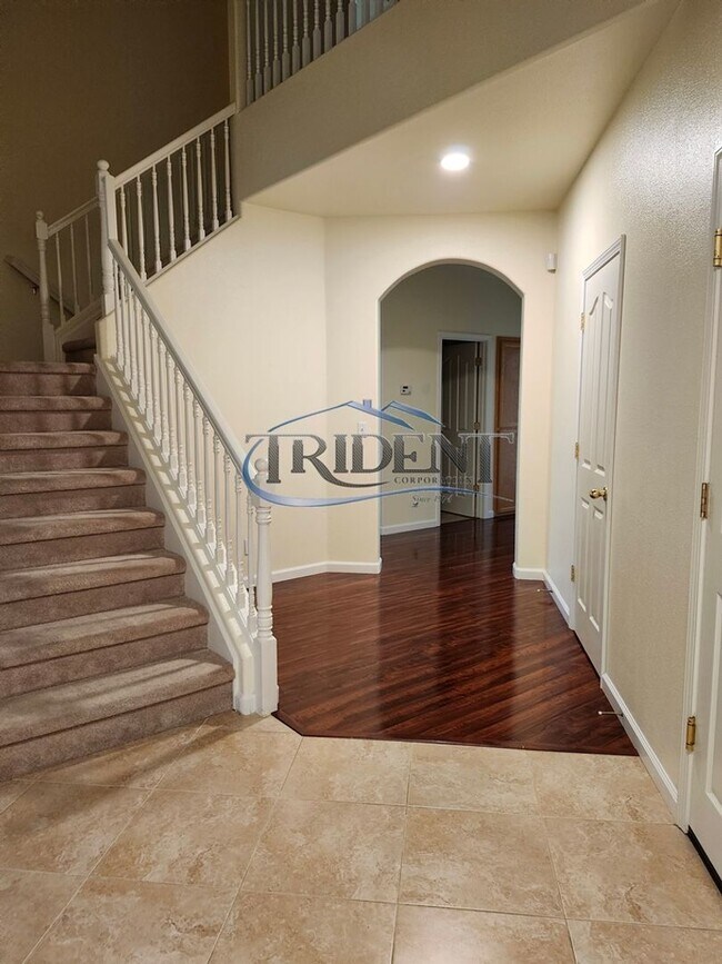 Building Photo - 4 bedroom 3 bath near schools and parks