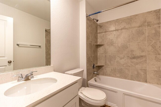 Building Photo - 175 Silver Springs Bend