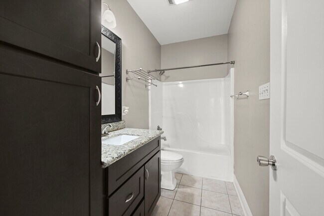 Building Photo - 2201 Hunters Trl Dr