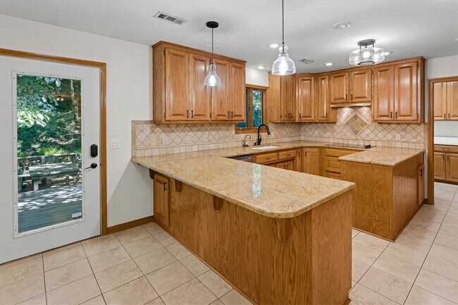 Building Photo - 3261 Eden Dr