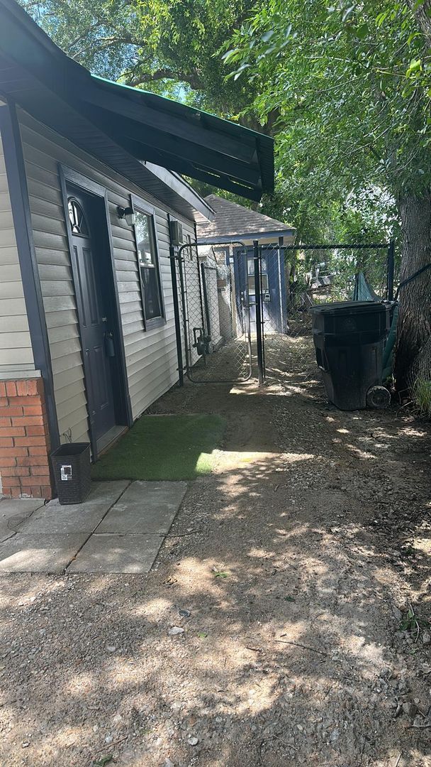 Building Photo - 2117 Thonig Rd