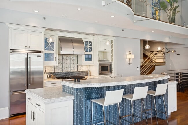 Building Photo - 313 1st St