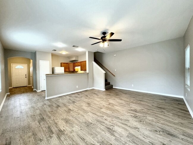 Building Photo - 2 Story Town Home - Near USAA-UTSA-Medical Center