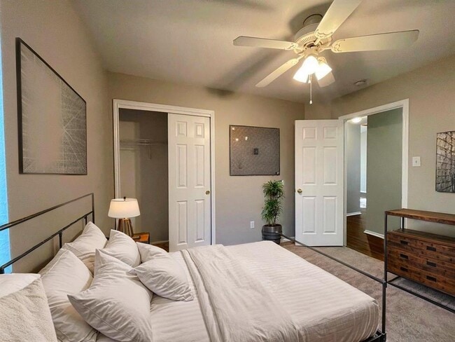 Building Photo - 162 Dressen