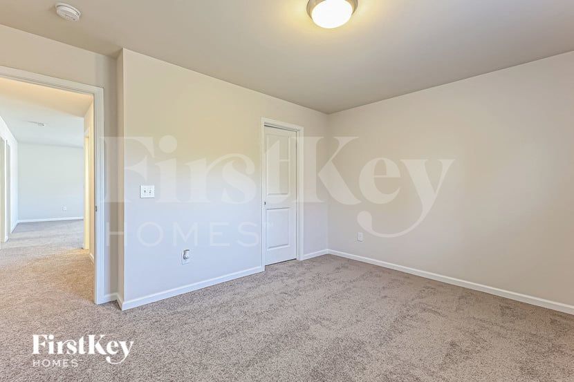 Building Photo - 538 Hillpark Ln