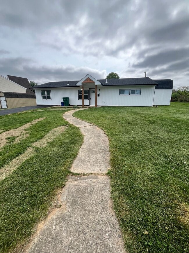 Building Photo - Beautiful brand new 4 bed 2 bath for Rent single home with yard in Levittown