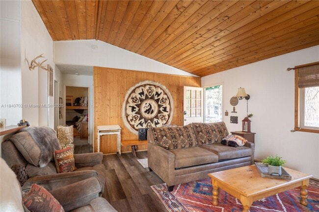 Building Photo - 448 Quail Dr
