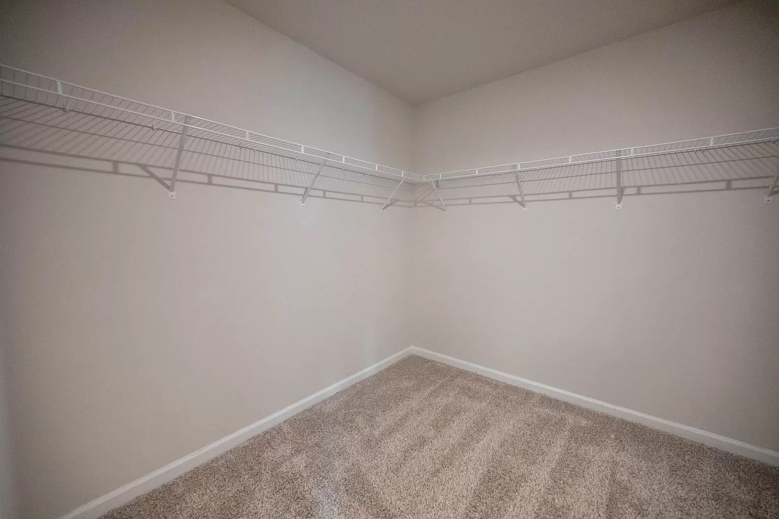 Building Photo - Room in House on Lake Barkley Way
