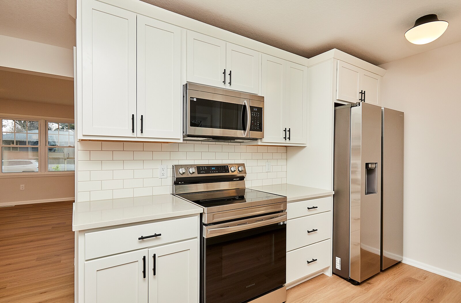 Building Photo - 409 SW Ash Dr