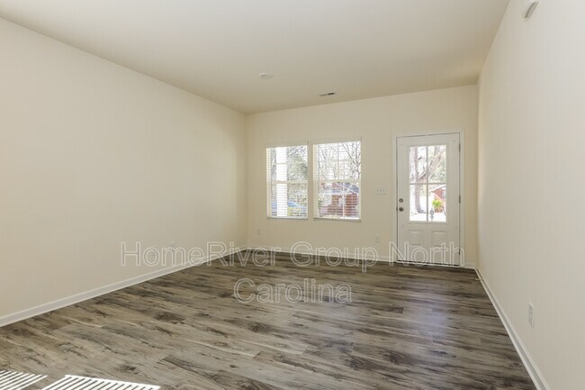 Building Photo - 331 Bell St