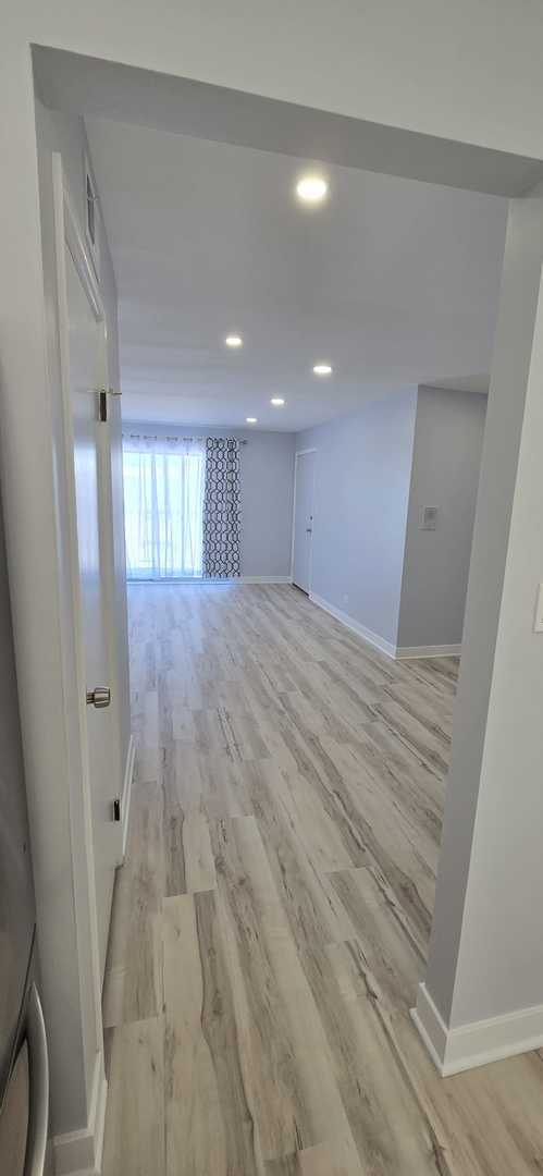 Building Photo - 9405 Bay Colony Dr