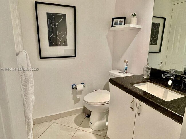 Building Photo - 2030 S Ocean Dr