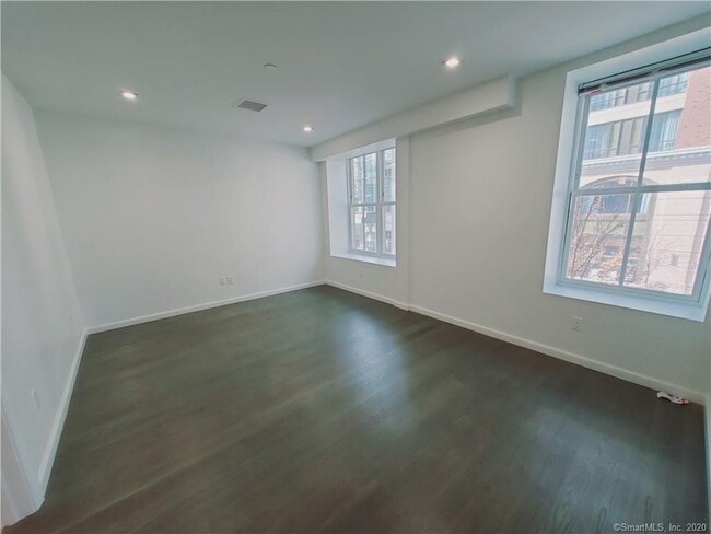 Building Photo - 36 Atlantic St