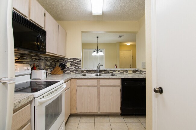 Building Photo - 3705 SW 27th St