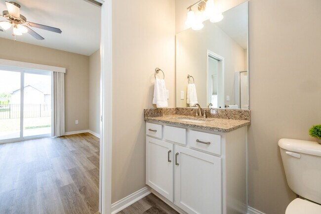 Building Photo - 867 Rosemary Ln