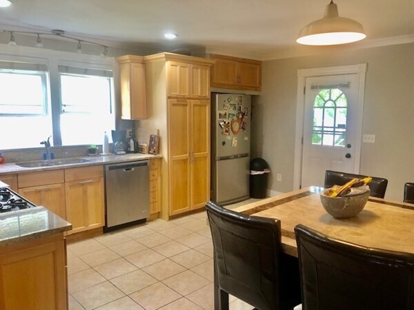 Building Photo - 5 Bearse Ave