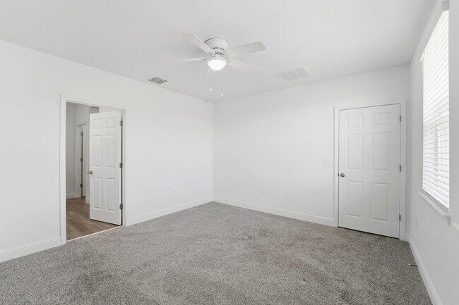 Building Photo - 205 Links Ter Blvd