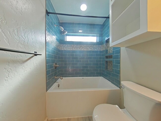 Building Photo - 7710 SW Crystal Hills Pl