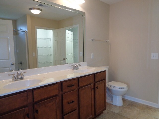 Building Photo - 1075 Savannah Ave