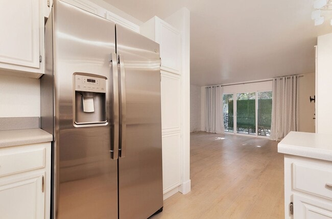 Building Photo - Beautiful 2Bd/2Ba Condo In Gated Community...