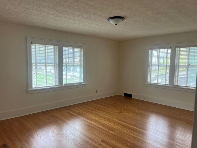 Building Photo - 240 W Locust St