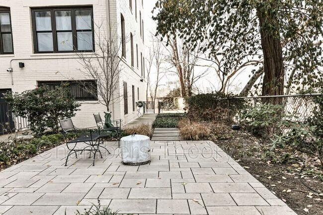 Building Photo - 2630 Adams Mill Rd NW