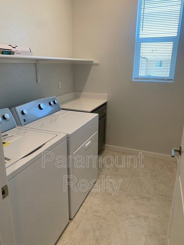 Building Photo - 886 Shearwater Rd