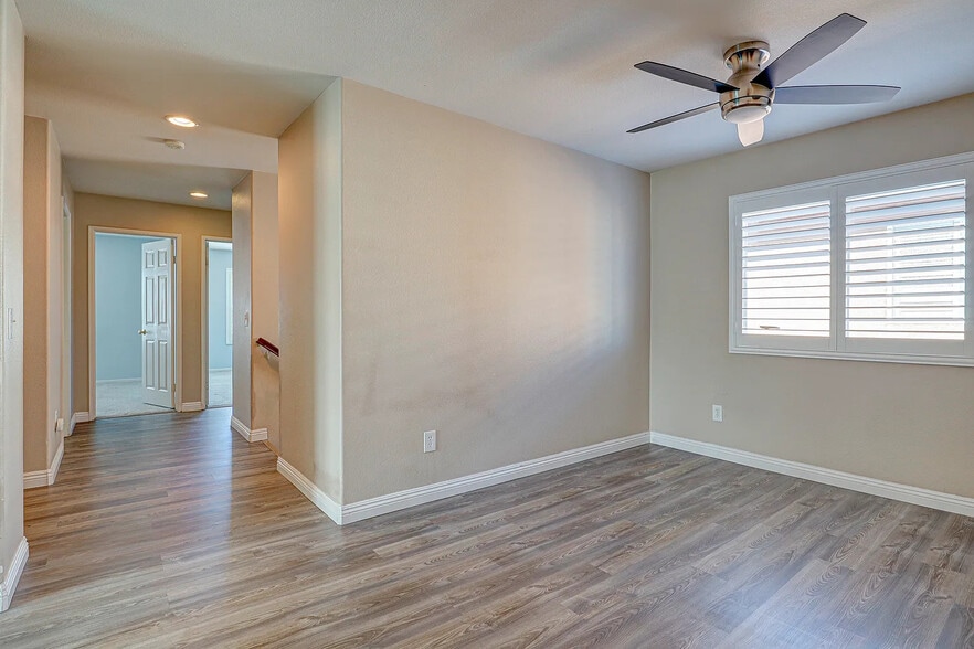 Building Photo - 725 Vista Santo Thomas