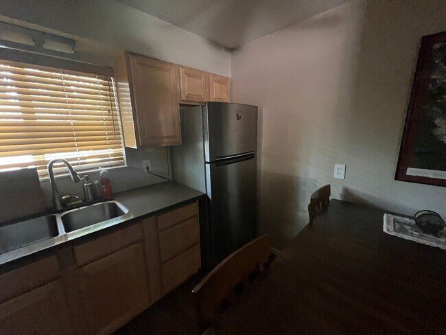 Building Photo - Fully furnished condo with pool