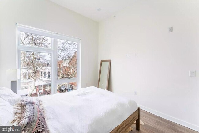 Building Photo - 521 N 41st St