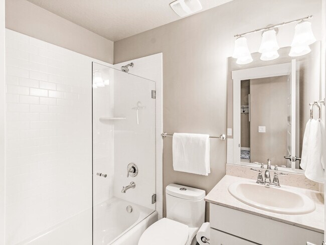 Building Photo - 2670 Weathervane Way S
