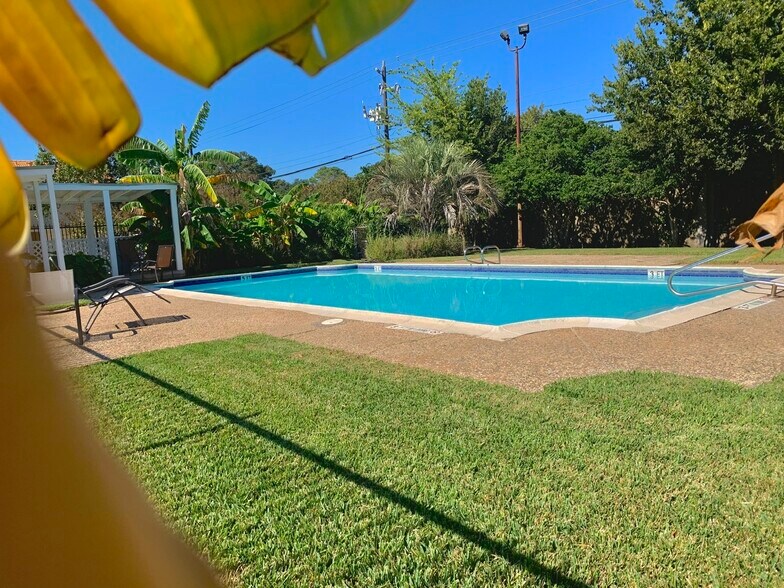 Community pool - 3214 Continental Dr