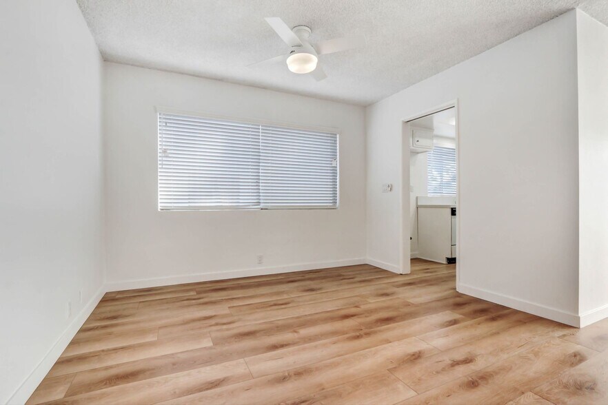 Building Photo - 12258 Montana Ave