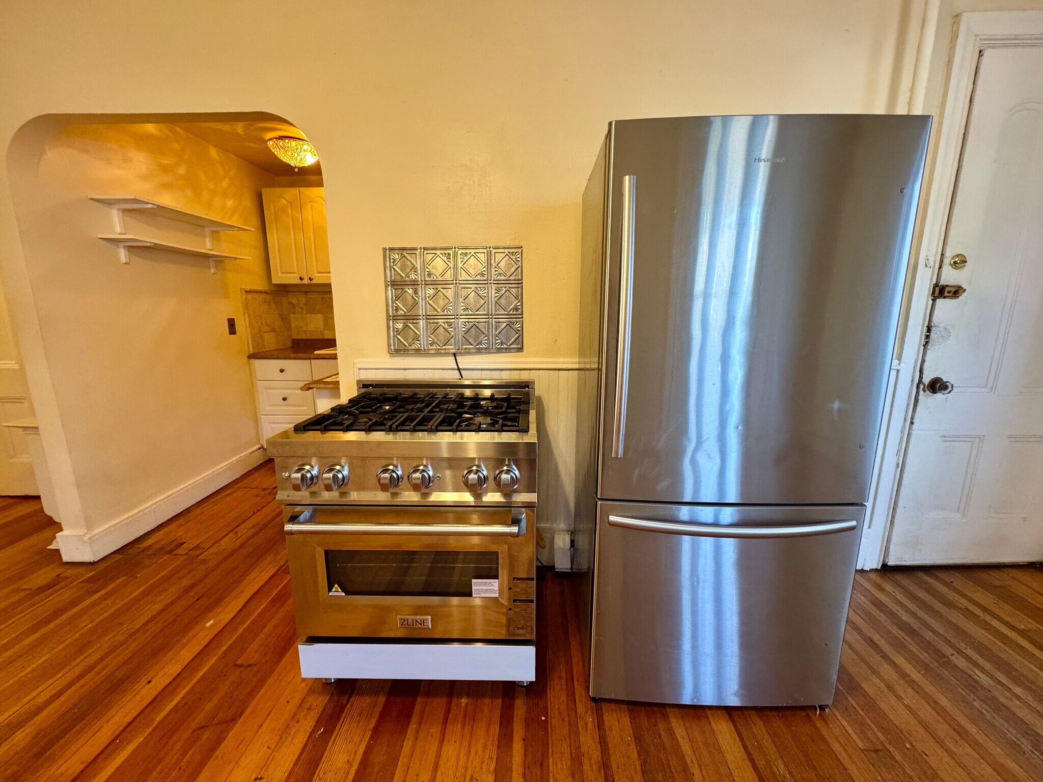 Building Photo - 123 Almy St