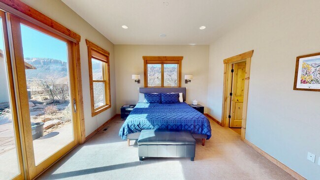 Building Photo - Luxurious and comfortable living experience