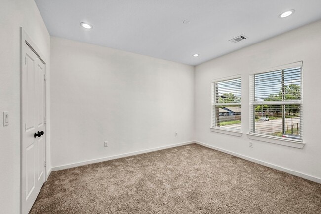 Building Photo - 5700 Elysian St