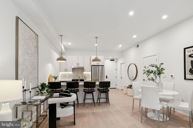 Building Photo - 30 W Allens Ln