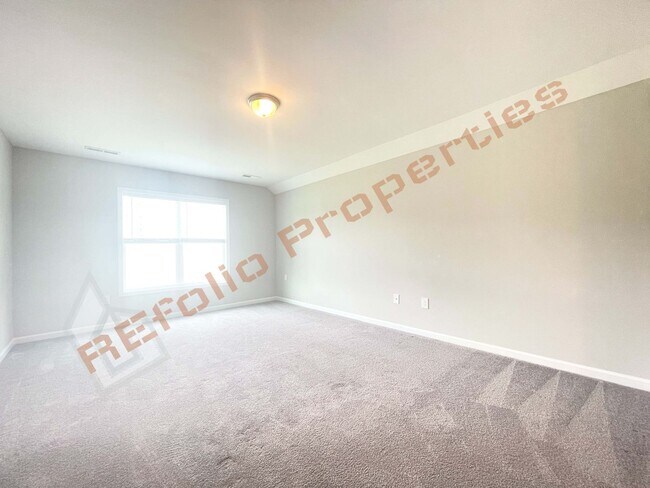 Building Photo - Beautiful Home with 4 Bedrooms, 3 Bathroom...