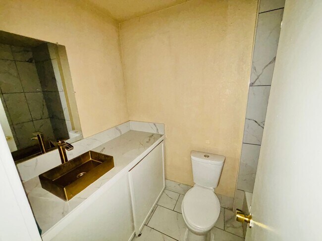 Building Photo - 5 N Judy Ln