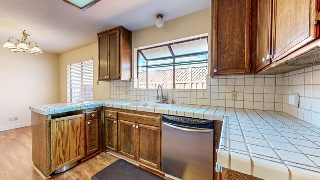 Building Photo - Well Maintain West Side Single Story 3 bedroom 2 bathroom home with 2 car garage