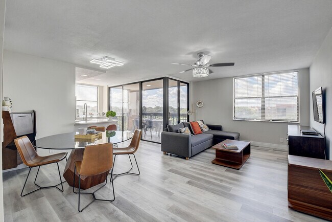 Building Photo - 600 Egret Cir