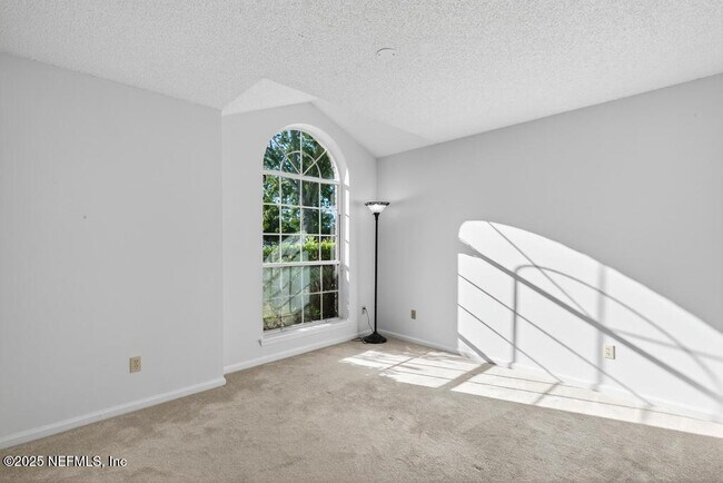 Building Photo - 4851 Jaybird Cir N