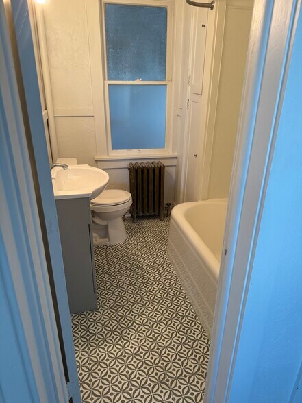 Bathroom - 315 W Halliday St