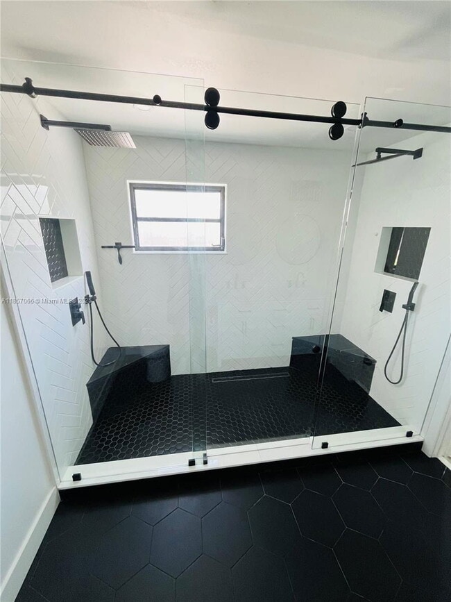 Building Photo - 1707 S Curlew Ln